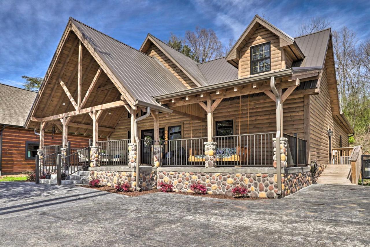 Riverfront Cabin With Hot Tub - 3 Miles To Dollywood Pigeon Forge Bagian luar foto