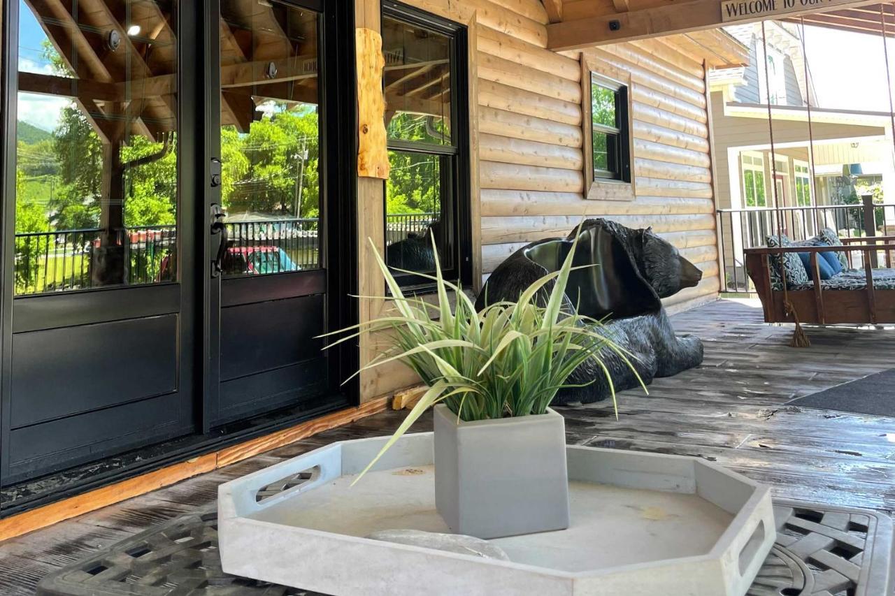 Riverfront Cabin With Hot Tub - 3 Miles To Dollywood Pigeon Forge Bagian luar foto