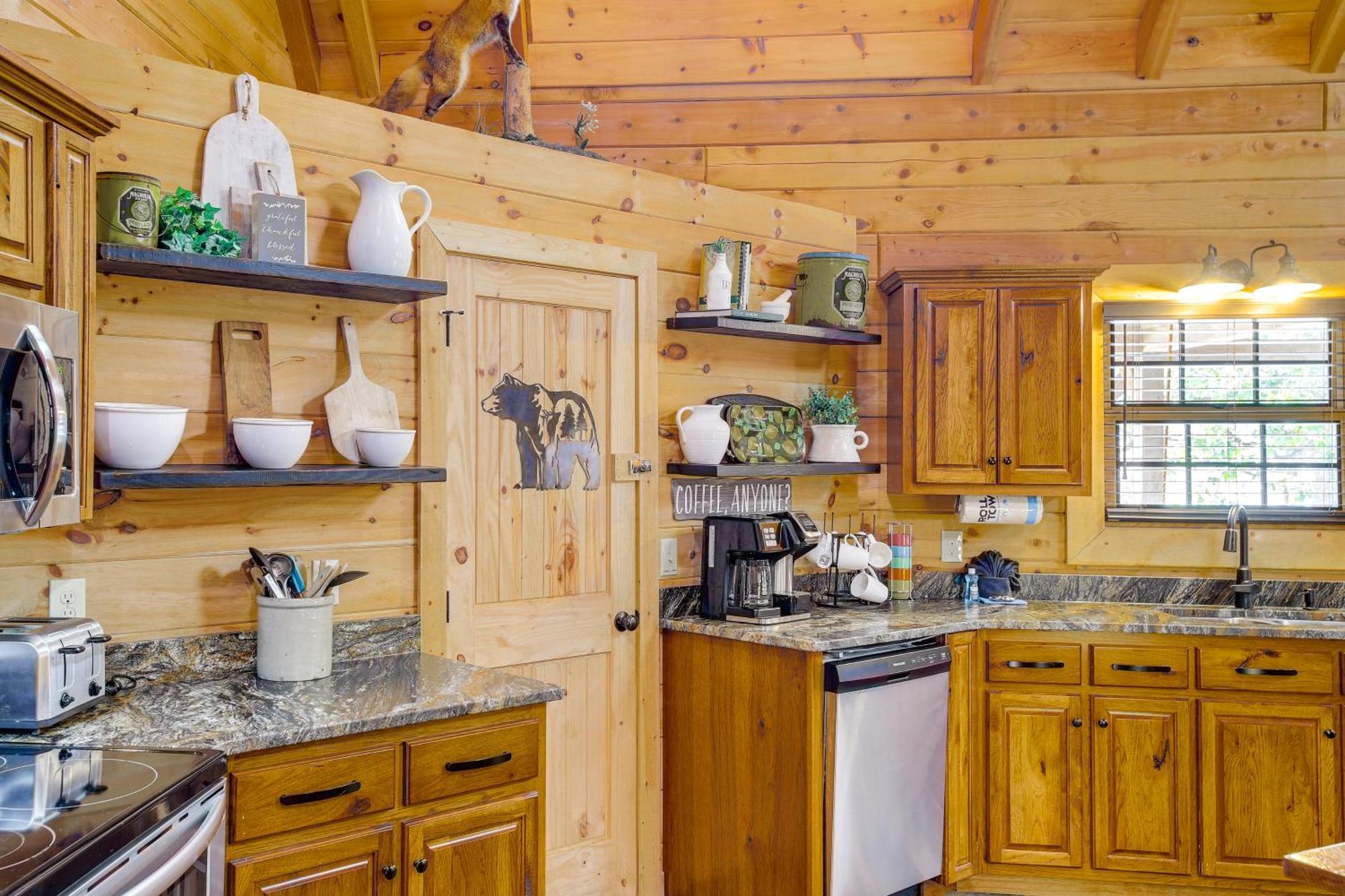 Riverfront Cabin With Hot Tub - 3 Miles To Dollywood Pigeon Forge Bagian luar foto