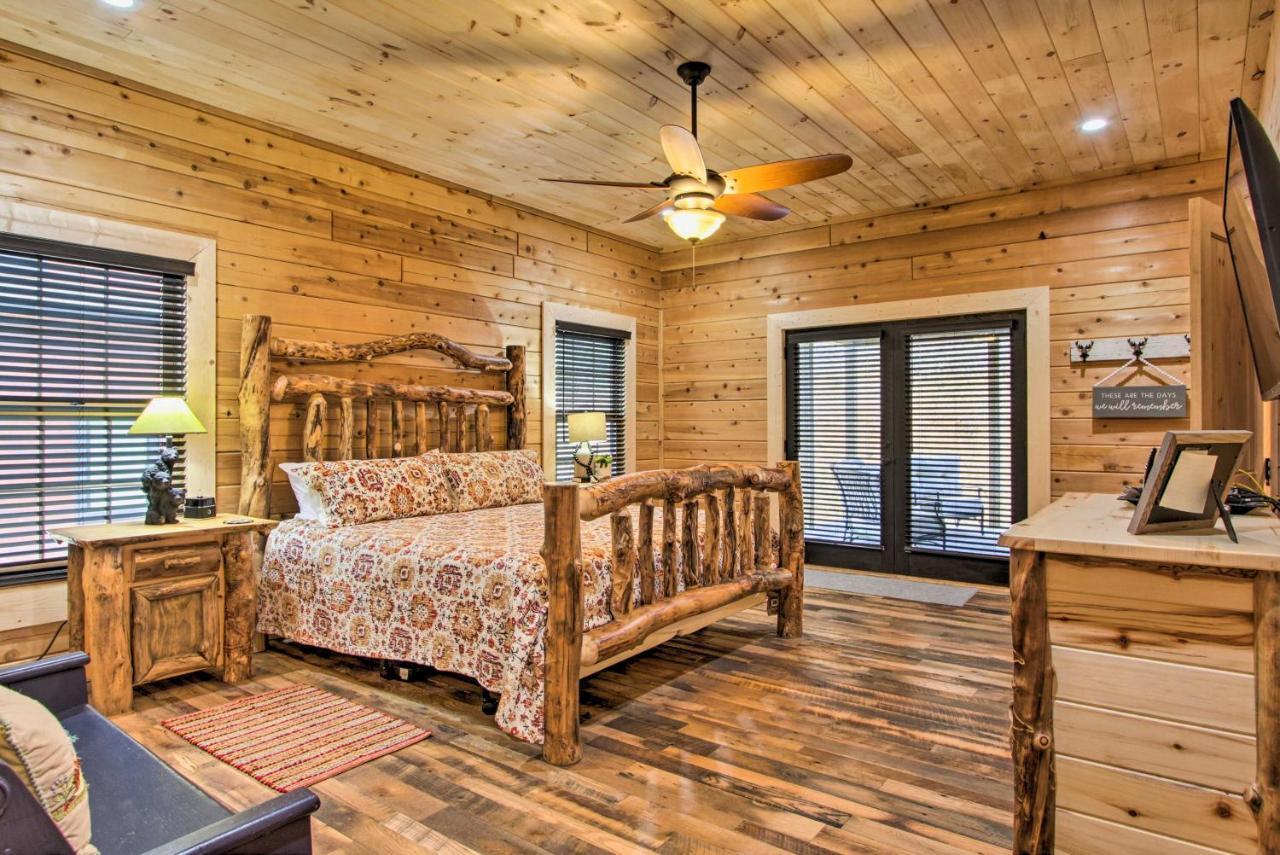 Riverfront Cabin With Hot Tub - 3 Miles To Dollywood Pigeon Forge Bagian luar foto
