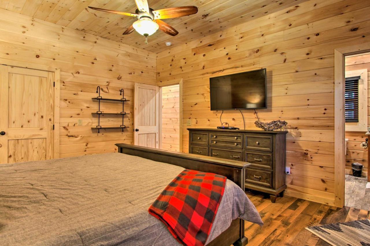 Riverfront Cabin With Hot Tub - 3 Miles To Dollywood Pigeon Forge Bagian luar foto