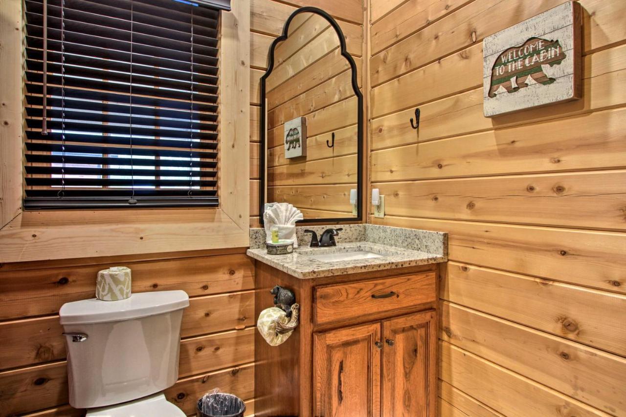 Riverfront Cabin With Hot Tub - 3 Miles To Dollywood Pigeon Forge Bagian luar foto