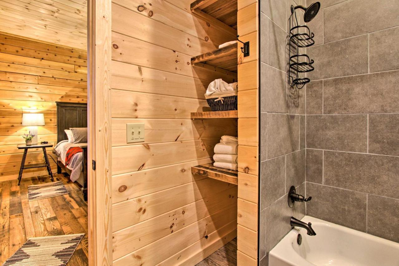 Riverfront Cabin With Hot Tub - 3 Miles To Dollywood Pigeon Forge Bagian luar foto