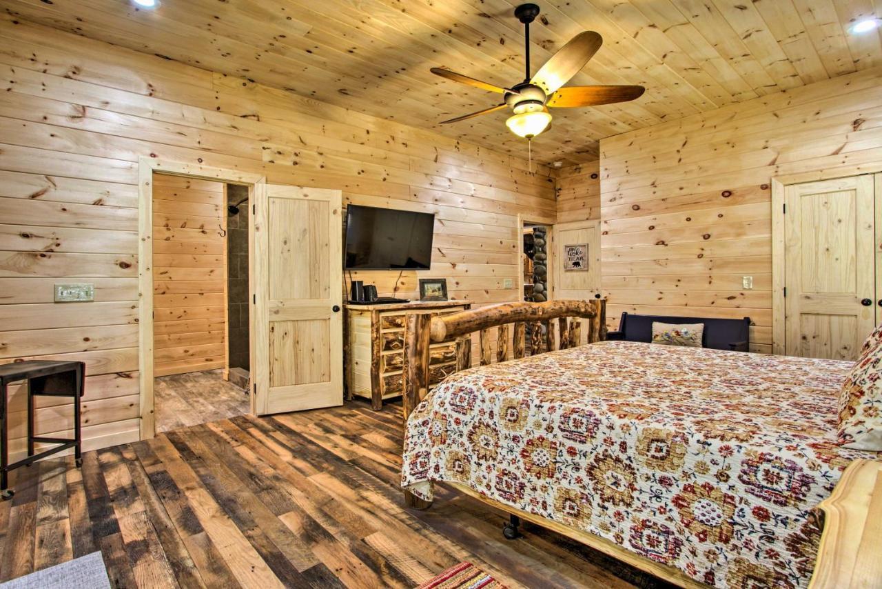 Riverfront Cabin With Hot Tub - 3 Miles To Dollywood Pigeon Forge Bagian luar foto