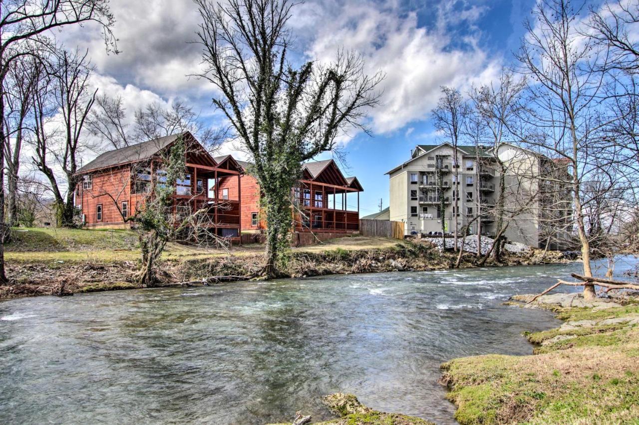 Riverfront Cabin With Hot Tub - 3 Miles To Dollywood Pigeon Forge Bagian luar foto